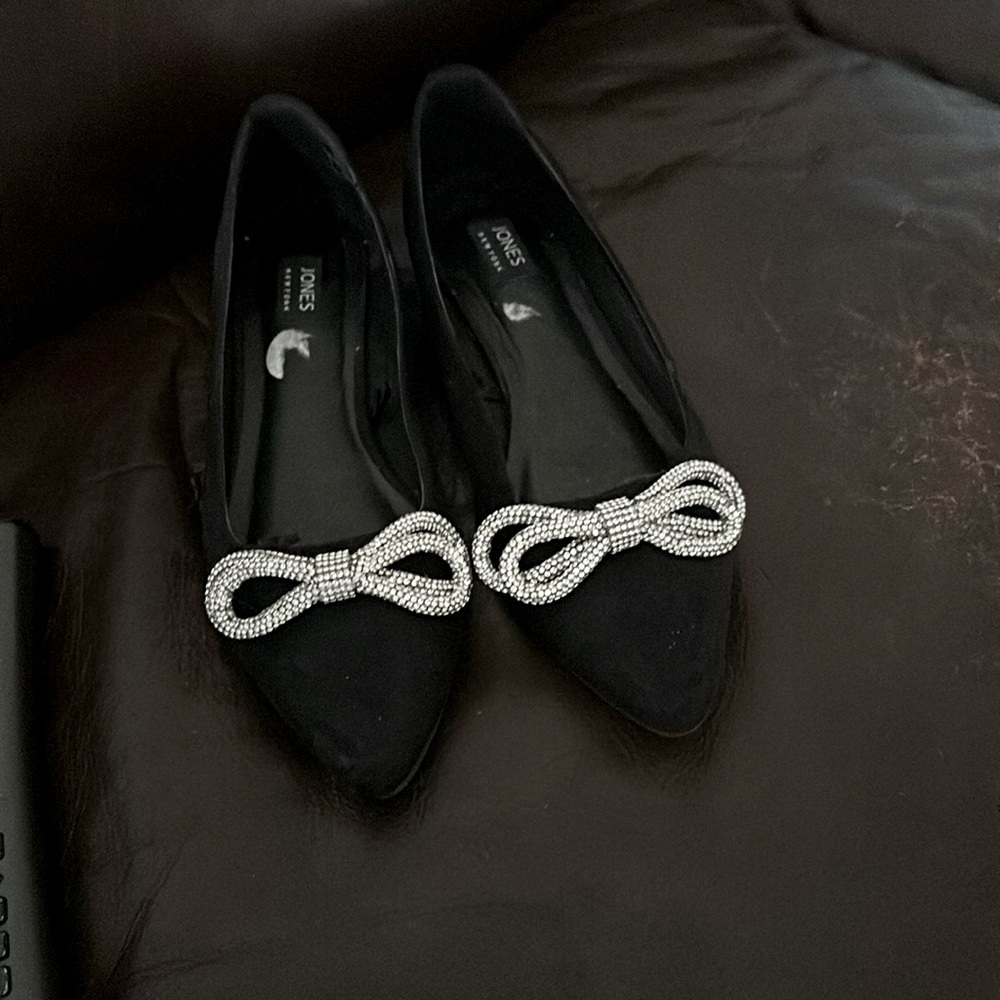 Jones New York Quenelle 7.5M Black Flats - With Crystal Bows & Shiny Heels!